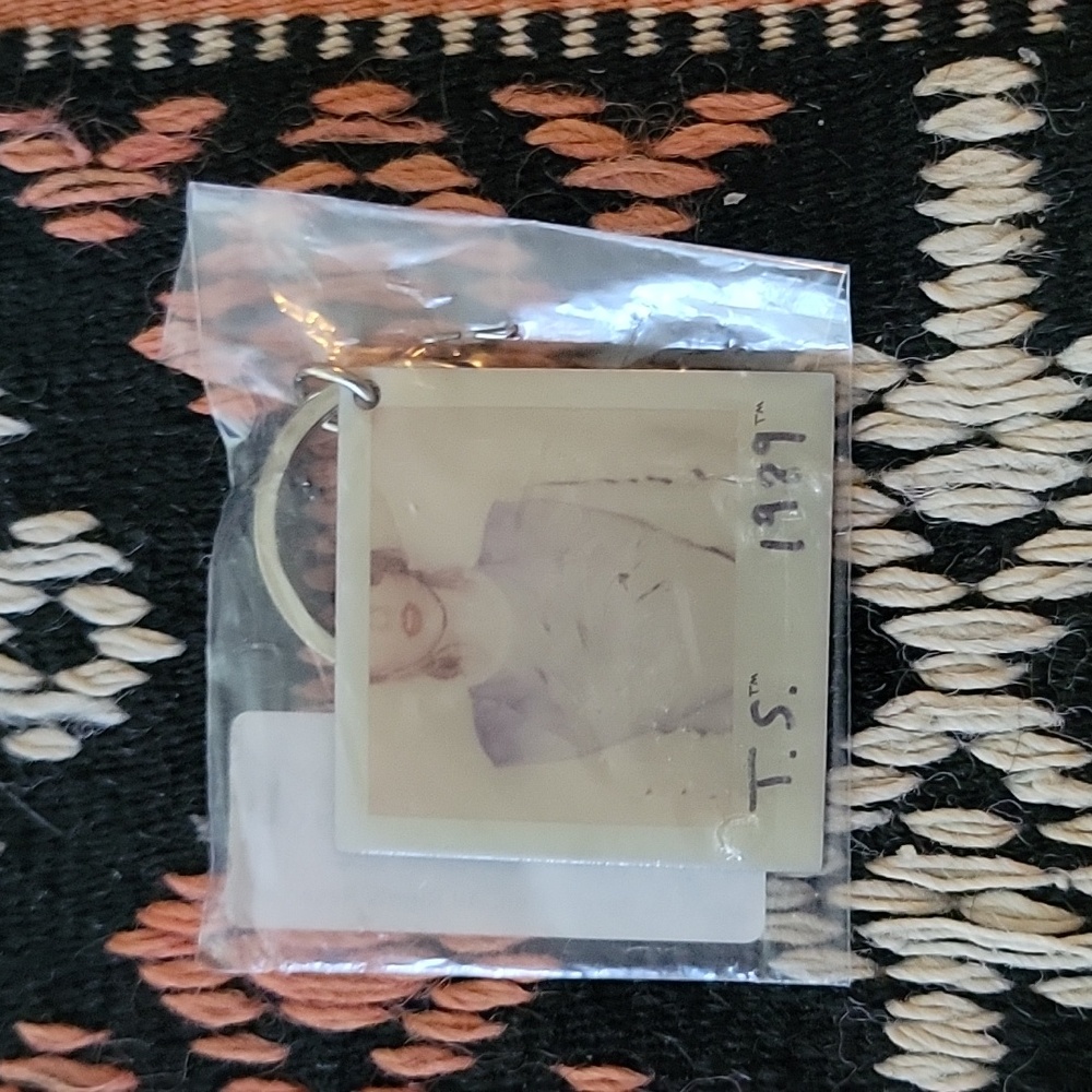 Taylor Swift 1989 era keychain